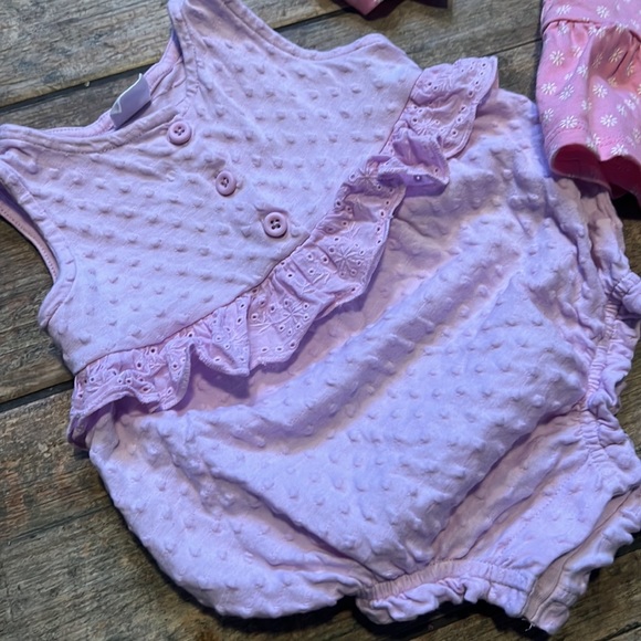 Two Baby Gap outfits☀️🌸 - Picture 2 of 8